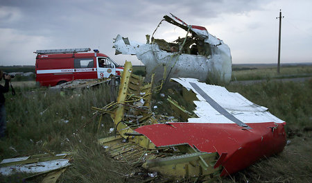 Am 17. Juli 2014 wurde die Boing 777 der Malayia Airlines über d...