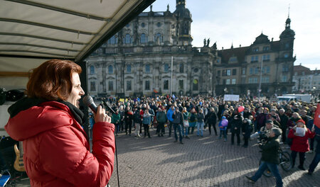 »Koalitionschaos spielt Rassisten in die Hände«: Linke-Vorsitzen...