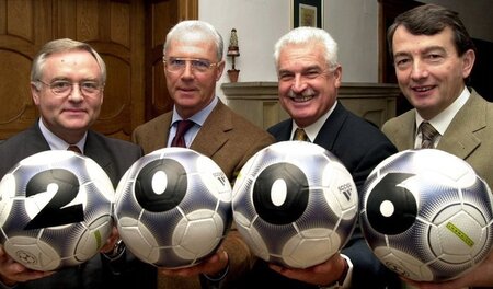 WM-OK ohne Kalanag (Schmidt, Beckenbauer, Radmann und Niersbach) WM-OK ohne Kalanag (Schmidt, Beckenbauer, Radmann und Niersbach)