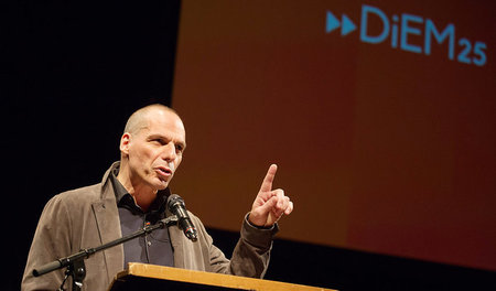 Gianis Varoufakis bei der Vorstellung von DiEM am Dienstab abend... Gianis Varoufakis bei der Vorstellung von DiEM am Dienstab abend...