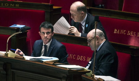 Unter ihm drohen düstere Zeiten in Frankreich: Premierminister M... Unter ihm drohen düstere Zeiten in Frankreich: Premierminister M...