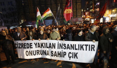 »In Cizre verbrennt die Menschlichkeit«: Protestdemonstration am... »In Cizre verbrennt die Menschlichkeit«: Protestdemonstration am...