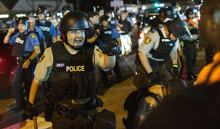 Geld oder Leben: In Ferguson füllt die Polizei mit Bußgeldern de... Geld oder Leben: In Ferguson füllt die Polizei mit Bußgeldern de...