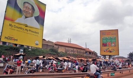 Mein Land, mein Präsident: In Uganda heißt der seit 1986 Yoweri ... Mein Land, mein Präsident: In Uganda heißt der seit 1986 Yoweri ...