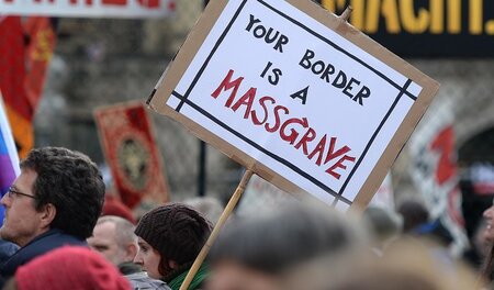 »Eure Grenze ist ein Massengrab« – Protest gegen die 52. »Münchn... »Eure Grenze ist ein Massengrab« – Protest gegen die 52. »Münchn...