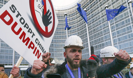 Der Feind steht in China? Stahlarbeiterprotest gegen »Dumping« a...