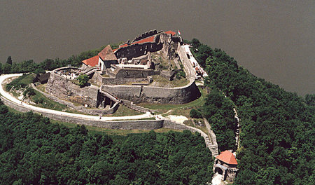 Die Burg von Visegrád am Donauknie. Hier trafen sich 1335 die Kö...