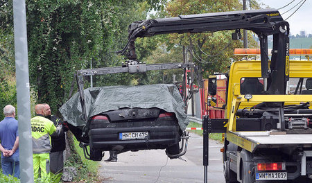 Das Auto, in dem Florian Heilig verbrannte, an seinem Todestag i... Das Auto, in dem Florian Heilig verbrannte, an seinem Todestag i...