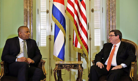 Kubas Außenminister Bruno Rodriguez (r.) mit US-Transportministe...