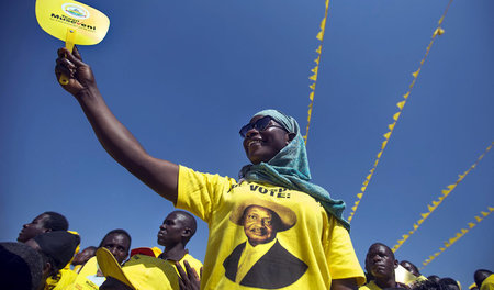 Yoweri Museveni bleibt auch nach 30 Jahren im Amt Favorit bei de...