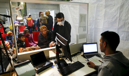 Wafy Al-Hamoud Alkhaldy, seine Frau Asma Al-Saleh und ihre sechs...
