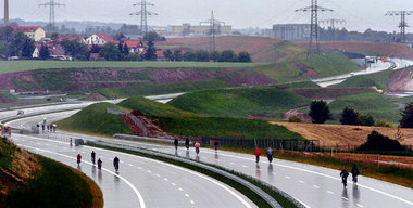 Vision 2020? Teures und extrem knappes Öl könnte die Autobahn zu...
