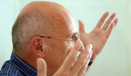 »Dieser durch und durch gebildete Mann lebte als kleiner Rentner... »Dieser durch und durch gebildete Mann lebte als kleiner Rentner...