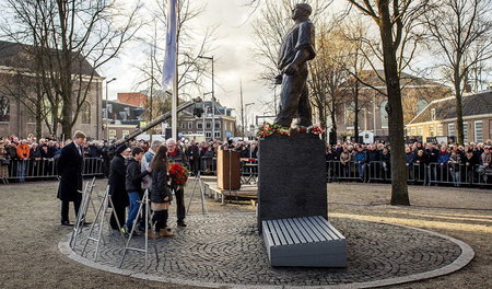 Das Denkmal »De Dokwerker« für die Teilnehmer des Februarstreiks... Das Denkmal »De Dokwerker« für die Teilnehmer des Februarstreiks...