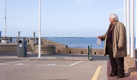 Rentner Joseph (Michel Galabru) ist zuweilen doch ein wenig eins...