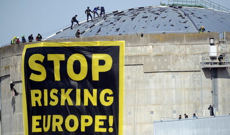 Rund einen Monat vor dem Störfall machte Greenpeace in Fessenhei...