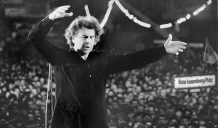 1987 begeisterte Mikis Theodorakis auf dem Berliner Rosa-Luxembu...