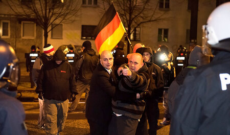 Auch im neuen Jahr setzt sich die Aggressivität fort: 90 Hooliga...