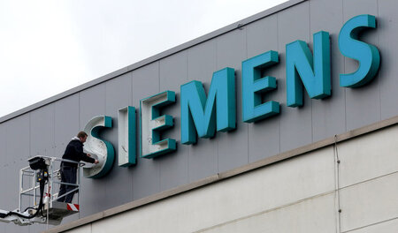 Siemens verpasst sich einen »Neuanstrich«. Allein 1.000 Arbeiter...