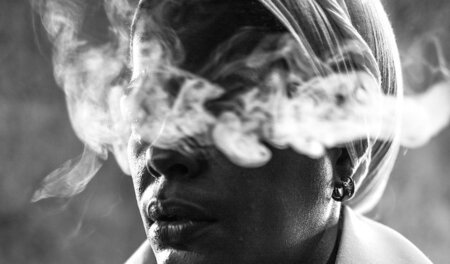 »Echando humo« (Rauch machen) steht am Beginn eines Dialogs mit ...