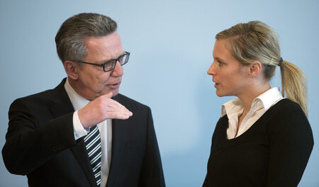 Minister in Spendierhosen: Thomas de Maizière (links) mit Verena...