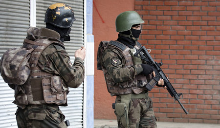 Türkische Soldaten am Dienstag in der mehrheitlich von Kurden be...