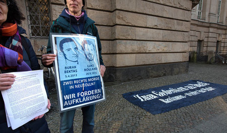 Aufmerksame Prozessbeobachter: Mitglieder der Initiative zur Auf...