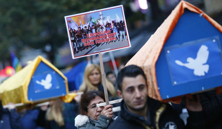 Fluchtursache Staatsterror: Türkische und kurdische Linke demons...