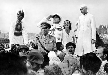15. August 1947, Neu-Delhi: Die britische Kolonialmacht in Ges... 15. August 1947, Neu-Delhi: Die britische Kolonialmacht in Ges...