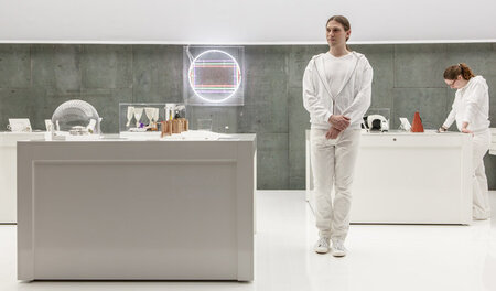 Wo ist das Plüschtier von Ai Weiwei? »White Room«