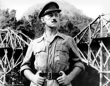 Alec Guinness im Film »Die Brücke am Kwai« (GB 1957; Regie: Davi... Alec Guinness im Film »Die Brücke am Kwai« (GB 1957; Regie: Davi...