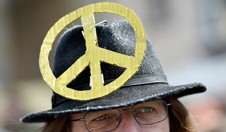 Demonstrant während der Abschlusskundgebung der hessischen Oster...