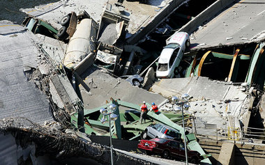 Folge fehlender Investitionen: die Brücke bei Minneapolis am 9. ...