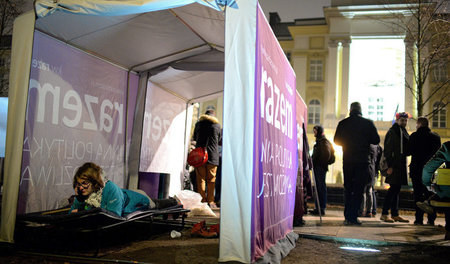 Protestmahnwache der Partei Razem und des Komitees zur Verteidig... Protestmahnwache der Partei Razem und des Komitees zur Verteidig...