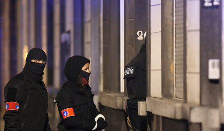 Hausdurchsuchung am Freitag im Brüsseler Stadtteil Schaarbeek Hausdurchsuchung am Freitag im Brüsseler Stadtteil Schaarbeek