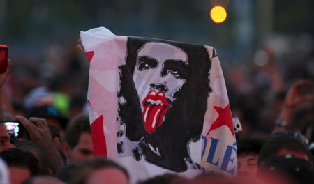 It’s only Rock’n’Roll – wer zeigt hier wem die Rolling-Stones-Zu...