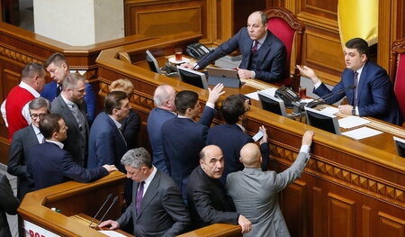 Lebhafte Debatte, hier sogar ohne Faustkampf: Das ukrainische Pa...