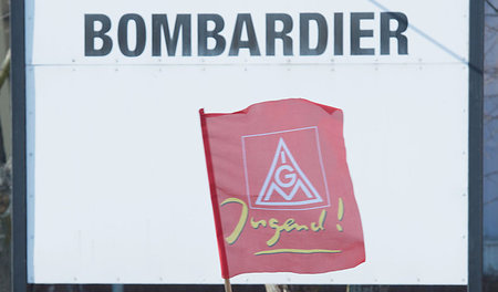 Gegen den Stellenabbau bei Bombardier protestieren die Beschäfti...