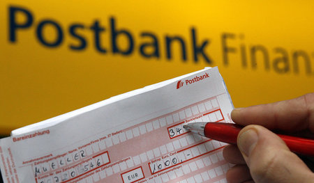 Höhere Gebühren, keine Zinsen oder gar Abzüge vom Guthaben: Bank...