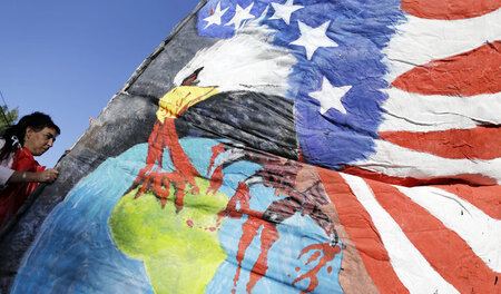 US-Adler frisst Südamerika: Protestaktion in anlässlich des Obam...
