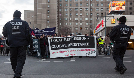 Protest gegen die Staatsgewalt. Linke täten allerdings gut daran...