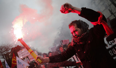 Auf dass Valls und Hollande ein Licht aufgeht: Demonstration geg...