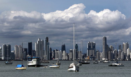 Der Finanzdistrikt von Panama City erscheint düster und undurchs...