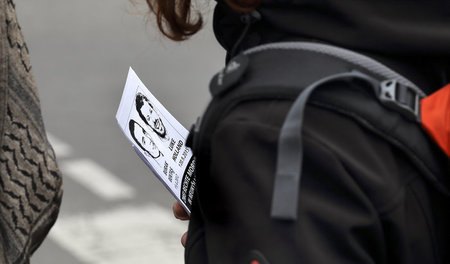 Ein aktueller Flyer zeigt Luke Holland (rechts) neben Burak Bekt...