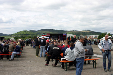 2005 verbannten 8000 Antifaschisten das »Fest der Völker«