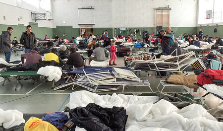 Gar nicht mal untypische provisorisch Flüchtlingsunterkunft (hie...