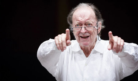 Kam noch auf der Welle zur Sache: Harnoncourt