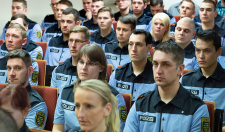 Zugangshürden niedrig: Die ersten 50 sächsischen Wachpolizisten ...