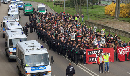 Gegendemonstration: »Ravende Europäer gegen Intoleranz und Natio... Gegendemonstration: »Ravende Europäer gegen Intoleranz und Natio...