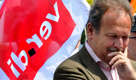 Wie soll es weitergehen? Frank Bsirske, Vorsitzender von ver.di,...